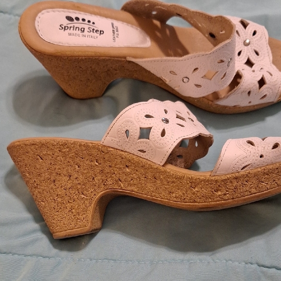 Spring Step Women's Lace Cream Sandals - Picture 3 of 9